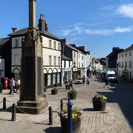 South Lakes Townhouse With Sauna Дом отдыха