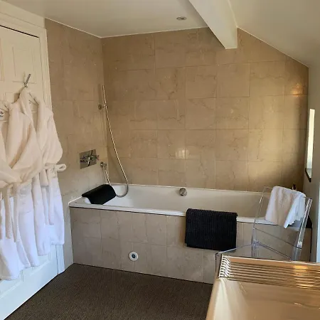 South Lakes Townhouse With Sauna Дом отдыха *