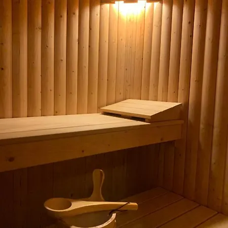 South Lakes Townhouse With Sauna