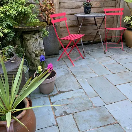 South Lakes Townhouse With Sauna Дом отдыха